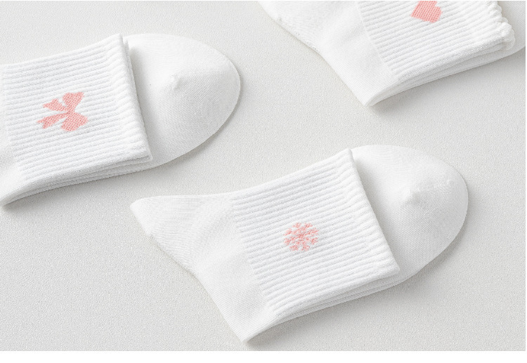 Xinjiang-Baumwoll-Weiße Socken Damen Frühling Herbst Mittellange Socken reine Baumwolle antibakteriell geruchshemmend Cartoon Freizeit-Socken Damen Baumwollsocken Großhandel