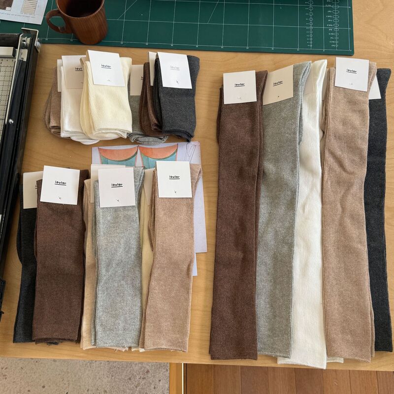 IOULOR autumn and winter solid color calf socks girls can't drop tube jk socks college wind long tube socks Korean knee socks