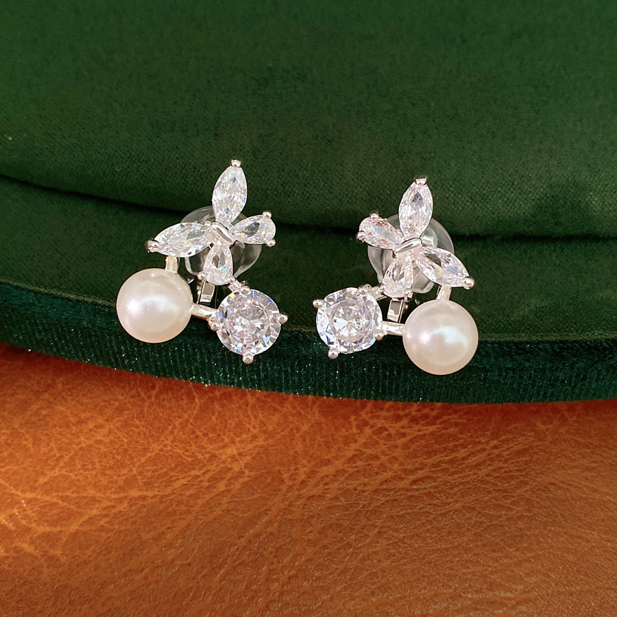 Oro real, mariposa de diamante, perla, orejetas para mujeres sin agujeros de orejas, orejetas para viajar, orejetas de lujo ligero, orejetas de alta calidad.
