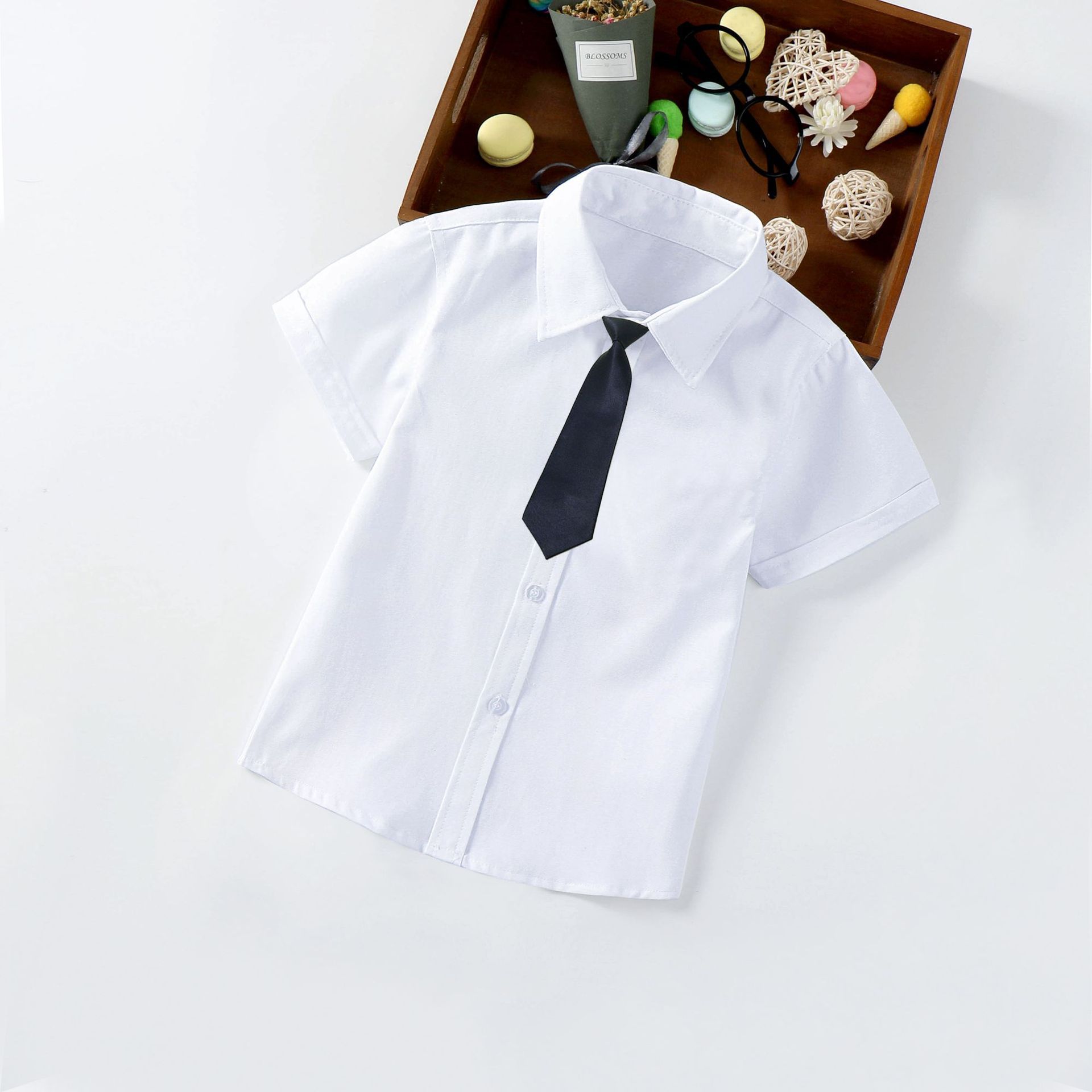 Short-sleeved white shirt + black tie