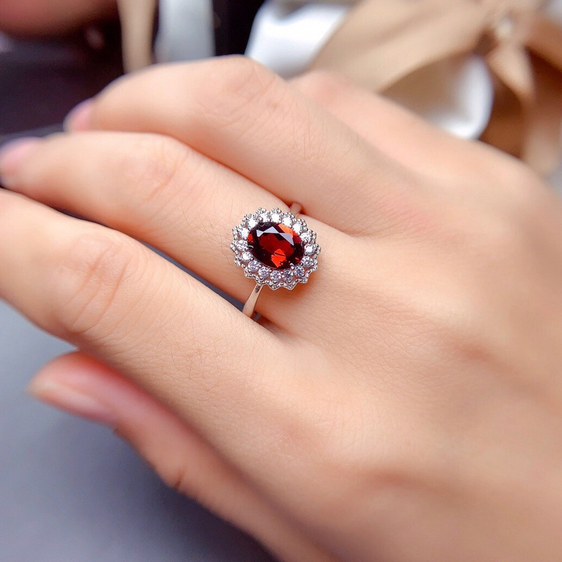 Damen Ring Ovaler Synthetischer Rubin Im Europäischen Stil_voghion.com