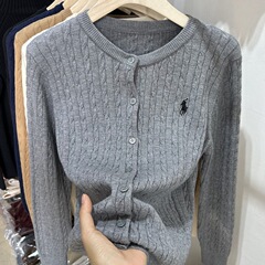 小馬標刺繍老銭風ニットコート女性ツイスト糸衣秋白色麻花セーターカーディガン上着