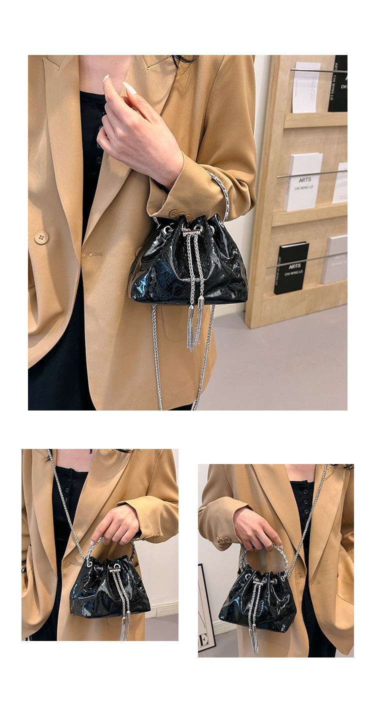 Women's Medium Pu Leather Solid Color Streetwear String Bucket Bag display picture 12