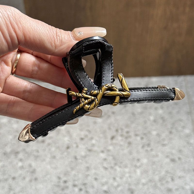 2025 nuevo diseño de nicho para el cabello corteza agarrando clip de 13 cm letras de moda viajeros clip de tiburón explosión