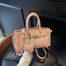 С���OӋ2025�¿���|��֦�y����С�������r��ͨ��б��μ�Ů��