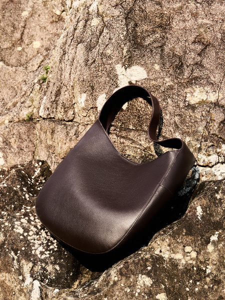 Quality leather capacious one-shoulder bag