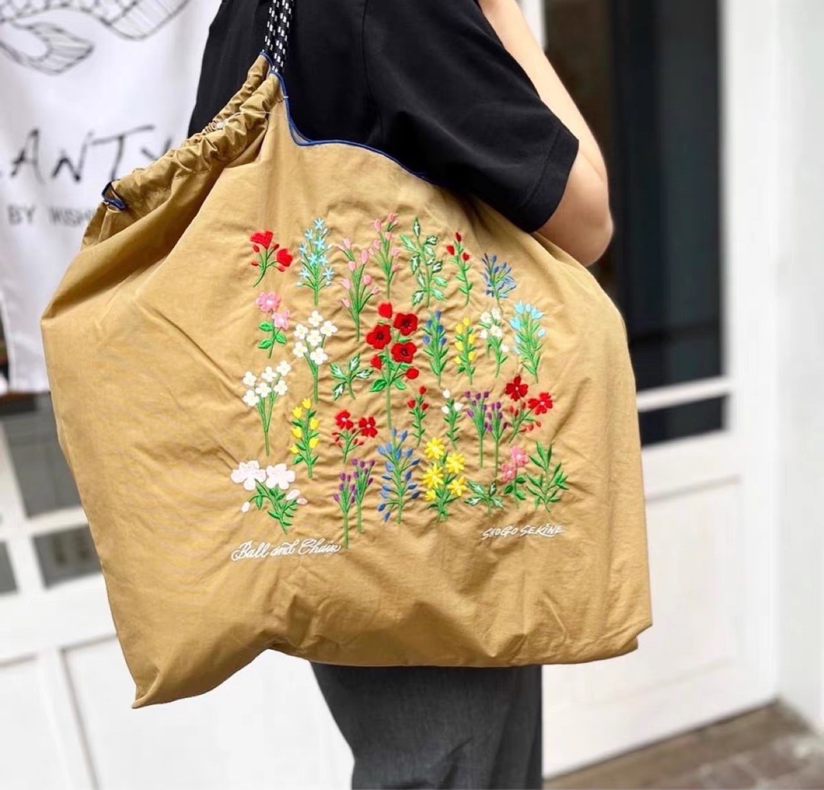Khaki color flowers medium number