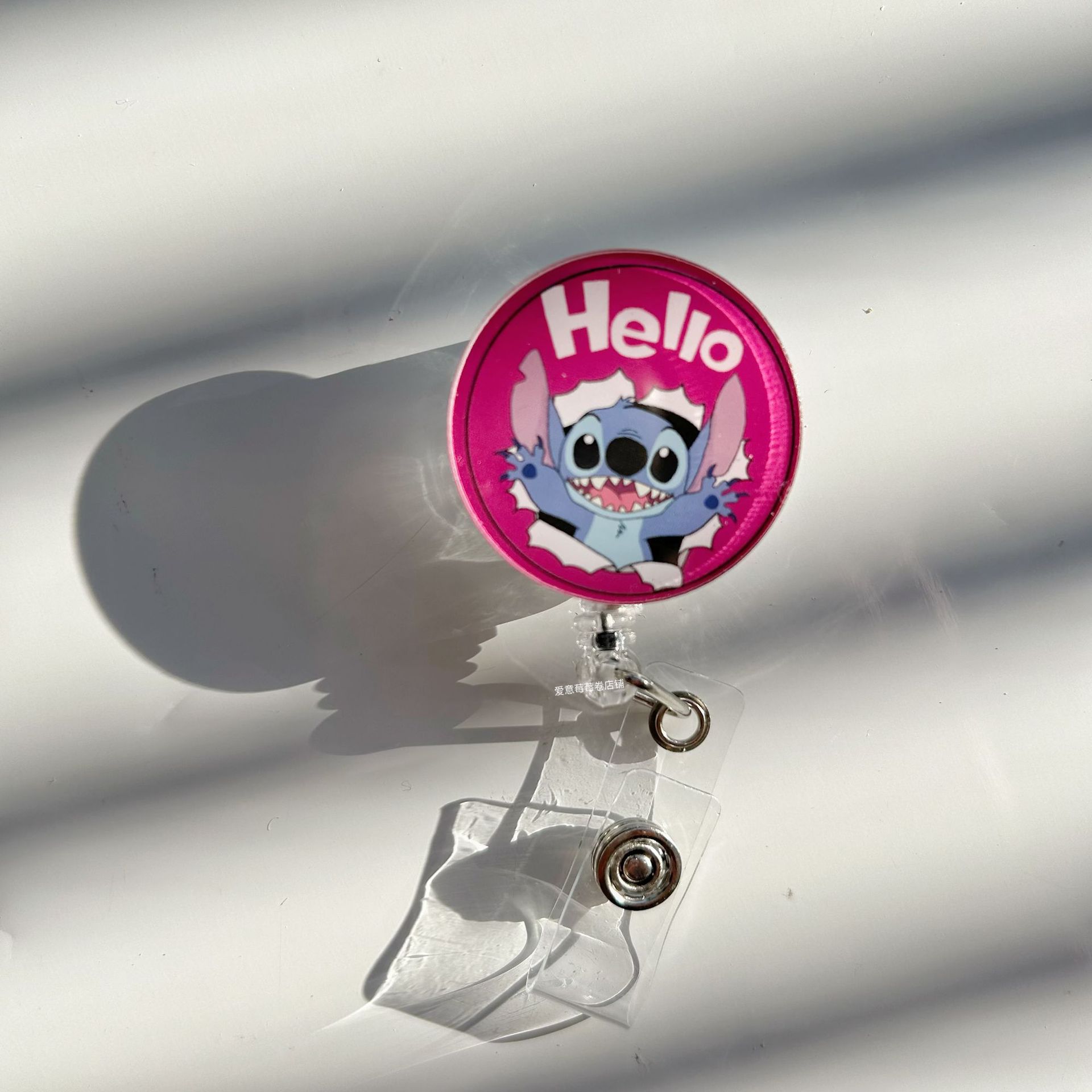 Fácil de tirar de la hebilla retráctil nuevo cartón de dibujos animados enfermeras tarjeta de pecho certificados de trabajo colgante clip de sujeción logotipo especial fácil de tirar