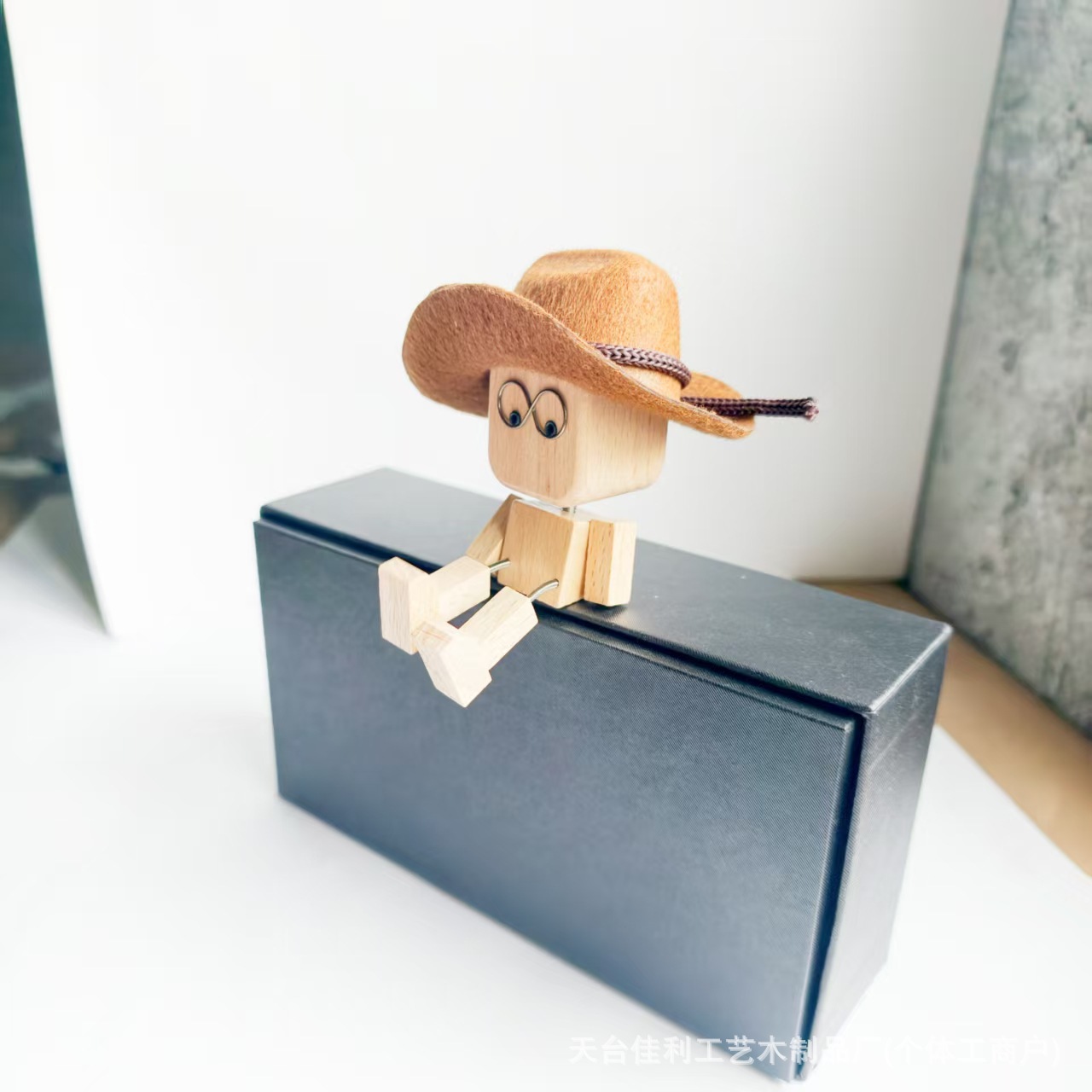 Salida de aire de coche clip de aromaterapia colgante de madera clip de perfume de nogal negro decoración de coche expansión de madera de incienso dibujos animados