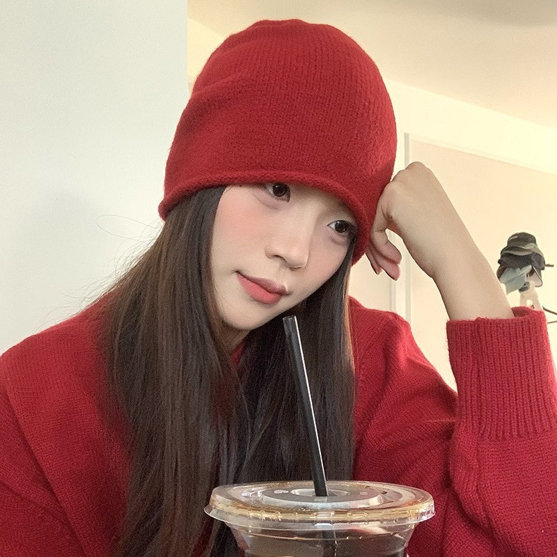 ニットの山の帽子の女性の純色のレトロな秋の冬の大きい頭の周りは顔の小さい毛糸の冷たい帽子の2024カップルの包頭の帽子を現します。|undefined