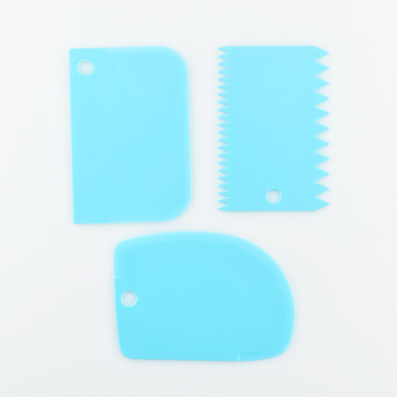Nueva crema cortador de fideos raspador de plástico pastel herramientas de bricolaje utensilios para hornear raspador conjunto de tres piezas en stock suministro