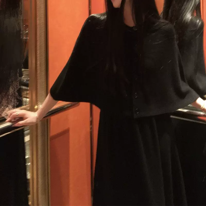 Elovey纸片人好穿黑色斗篷两件套斗篷上衣＋黑色半裙2025秋季新款