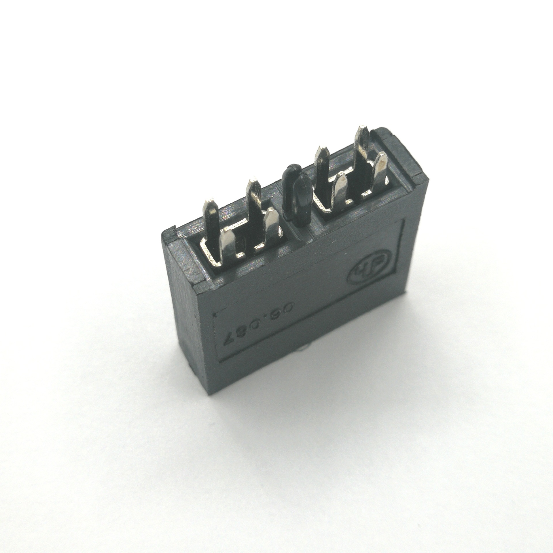 06.088 8脚中号插片保险丝座 06.088 30A/32V  8脚中号保险丝插座