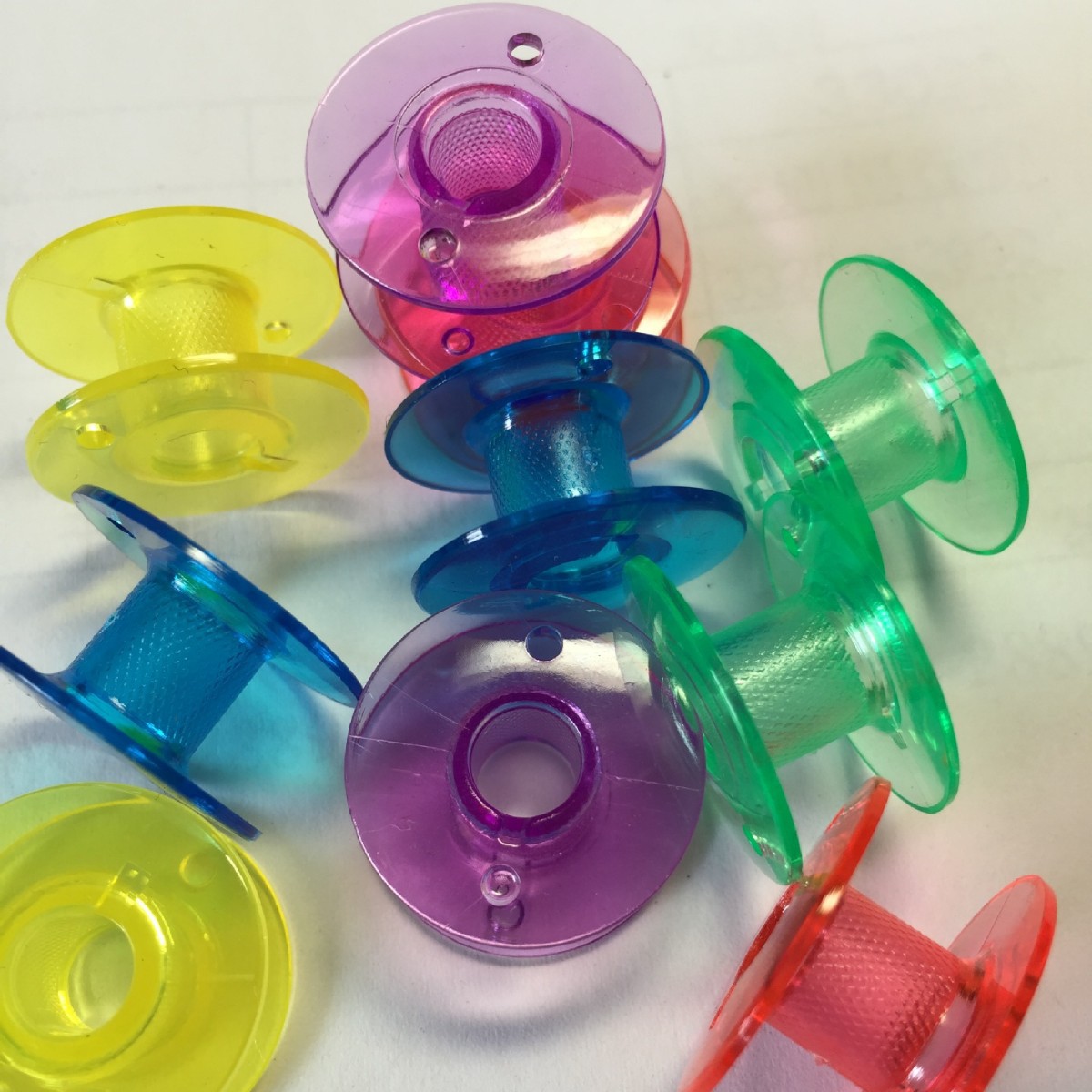 五彩防滑加强塑料梭芯 2518P 缝纫机配件 防滑梭芯