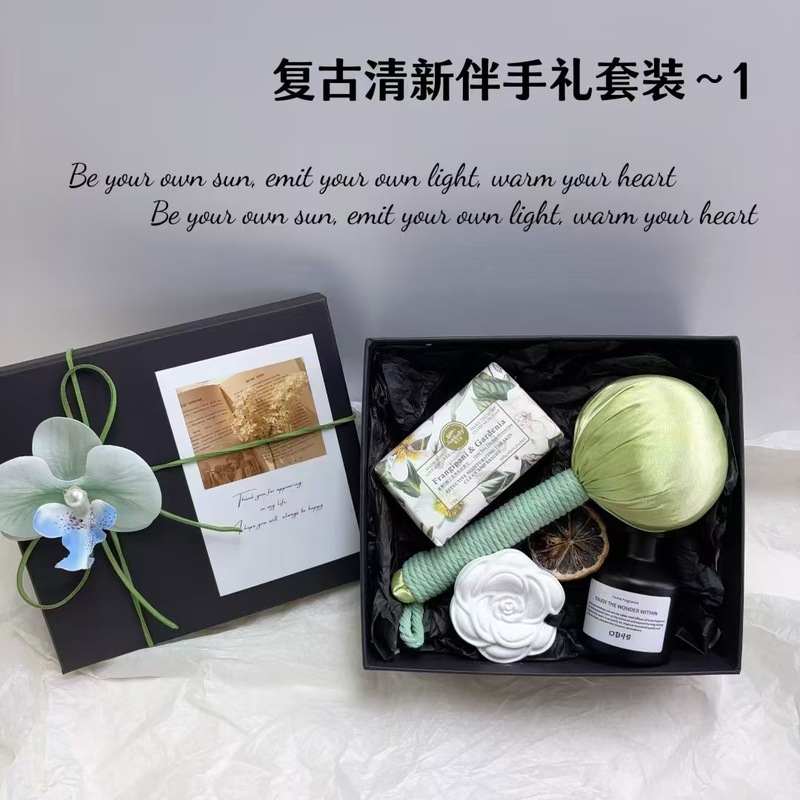 Retro and Fresh Souvenir Set, Massage and Aromatherapy Towel, Small Fan, Creative and Exquisite Holiday Gift Group Purchase