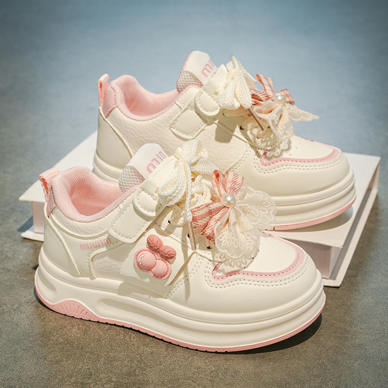 Niños zapatos de skate de altura baja zapatos casuales de niñas primavera y otoño nuevos bonitos zapatos blancos ligeros zapatos deportivos de niñas con suela suave