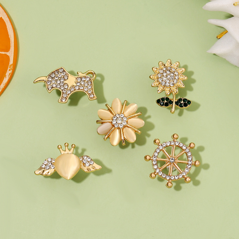 Elegant Pin Geometric Alloy Inlay Artificial Pearls Rhinestones Cat's Eye Stone Women's Brooches display picture 4