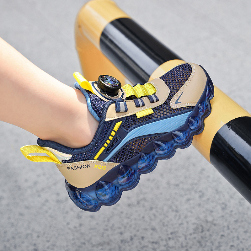 Zapatos para niños 2025 verano nuevo estilo zapatos deportivos para niños transpirables y antideslizantes para niños de mediana edad zapatos para niñas de malla grande de una sola malla marea