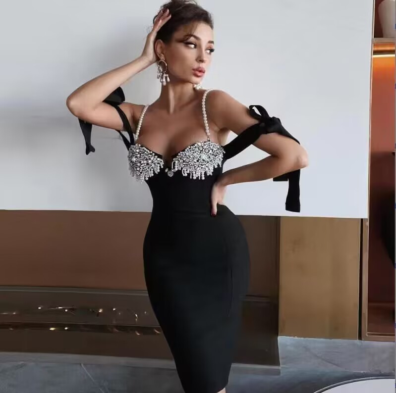 Shiny sophisticated dress with bow