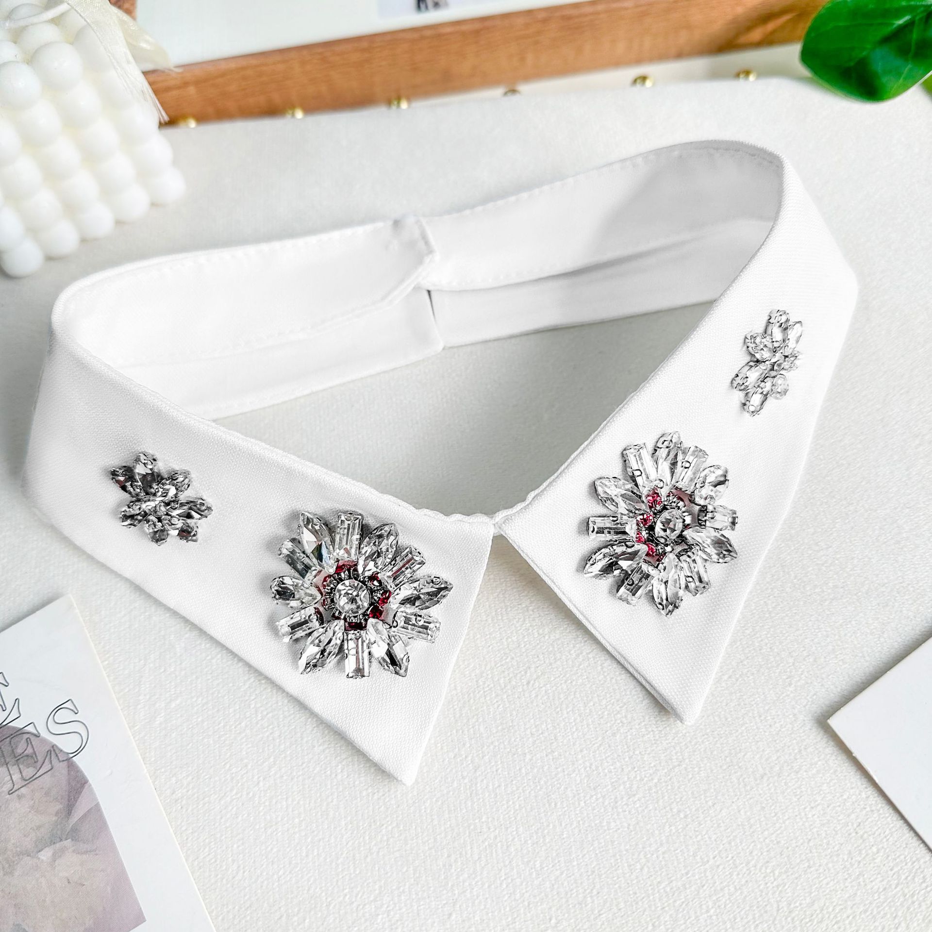 Collar decorado con diamantes blancos Accesorios de collar de flores de cristal Vestido de boda Camisas Vestido Accesorios DIY