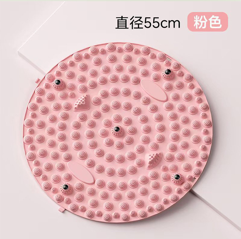 大人の足の指は板の足の裏をマッサージします。|undefined