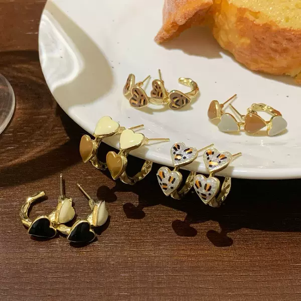 Vintage-Style Leopard Print Oil-Drip C-Shaped Earrings for Women, Silver Needle, Simple, Compact, Exquisite Earrings, Trendy and Popular Ear Accessories