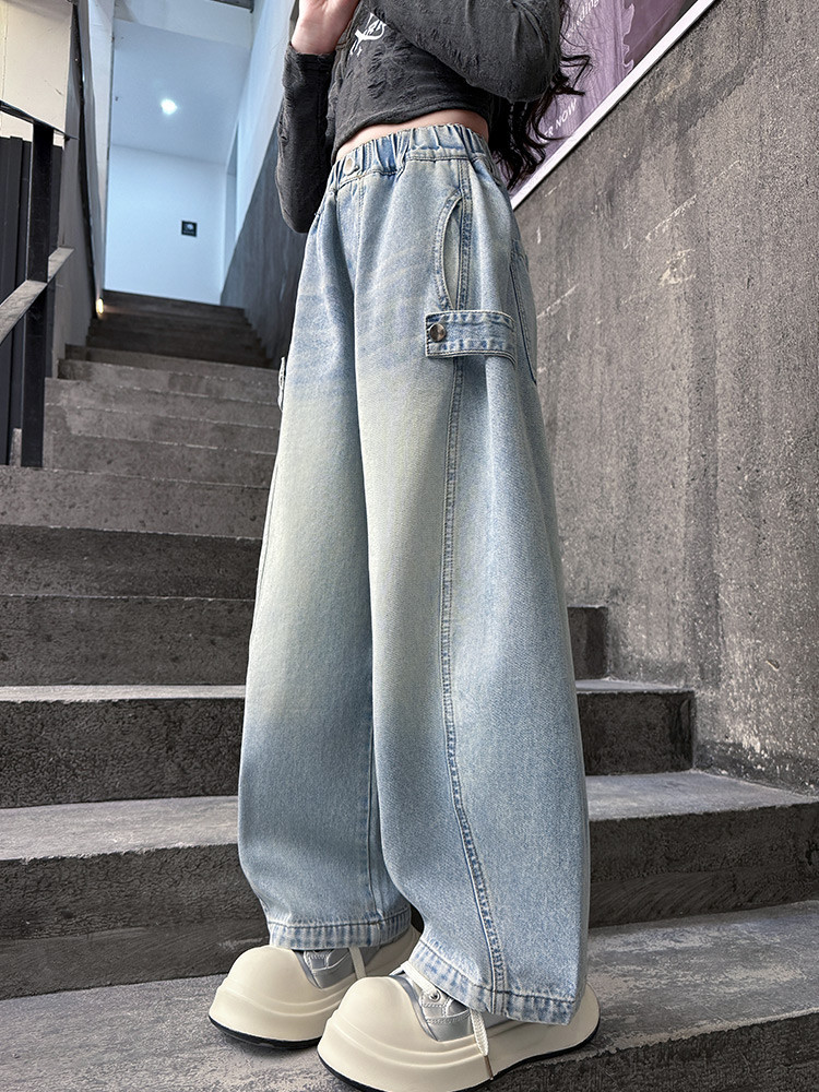 Jeans in denim effetto used per bambini con orlo grezzo e vestibilità comoda - Jeans elasticizzati in vita azzurri per bambine (3-8 anni), stile streetwear alla moda_voghion.com