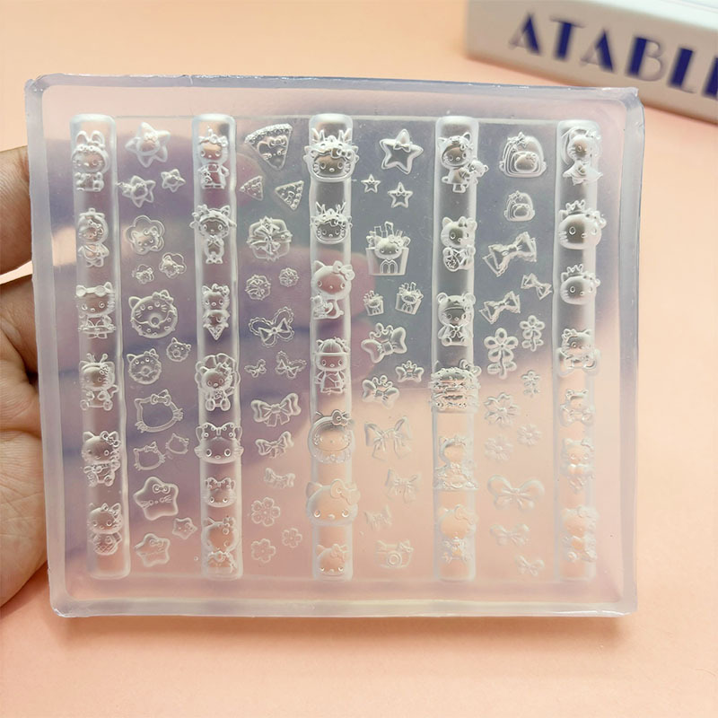 Venta caliente transfronteriza molde de manicura de alta transparencia animal de dibujos animados oso bowknot ramo DIY modelo de manicura en relieve tridimensional