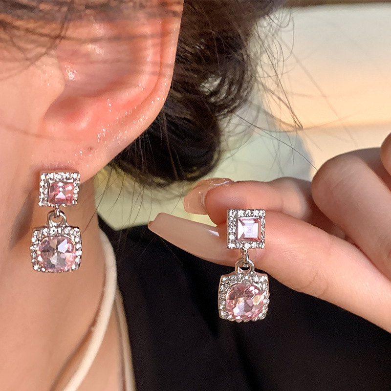 Pendientes de circón súper flash de alta calidad con aguja de plata 925 Pendientes de estilo explosivo de temperamento exquisito de lujo ligero femenino Pendientes de primavera y verano al por mayor