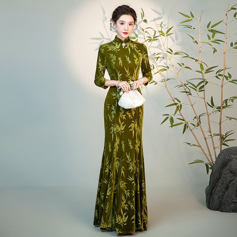 Summer elegant green cheongsam
