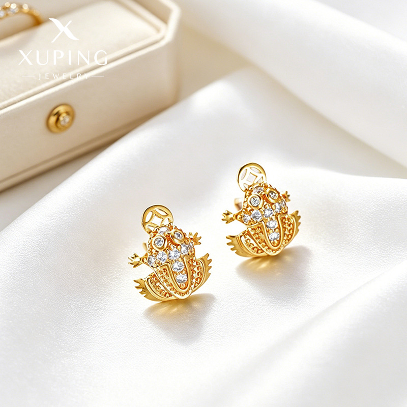 Xuping nuevos pernos de lujo ligeros de aleación de cobre chapado 24k personalidad de nicho imitación de orejas de oro de oro para mujeres