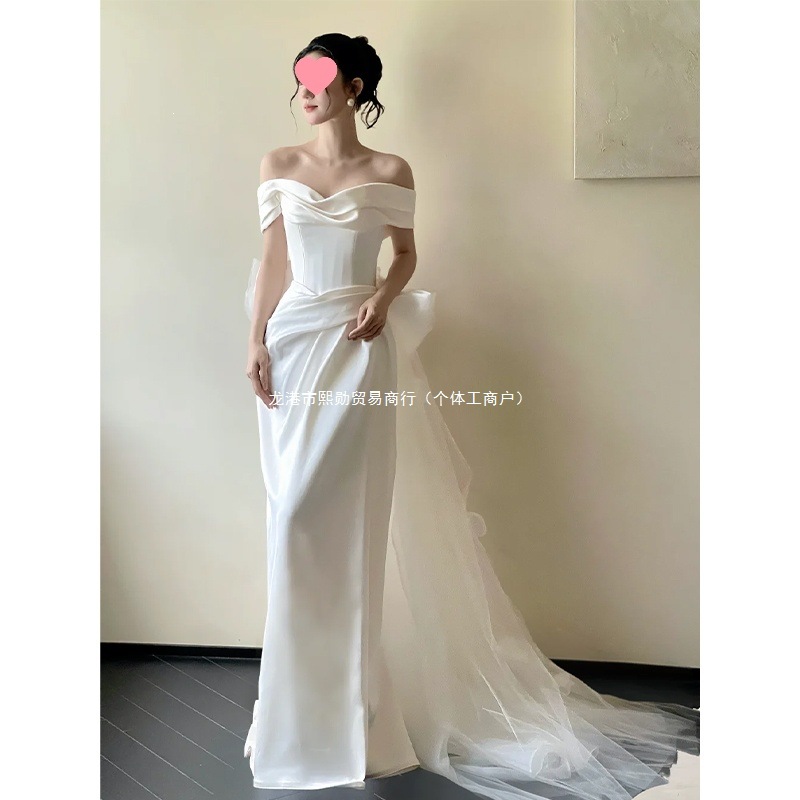 法式一字肩轻婚纱感简约缎面出门纱森系超仙修身白色订婚礼服