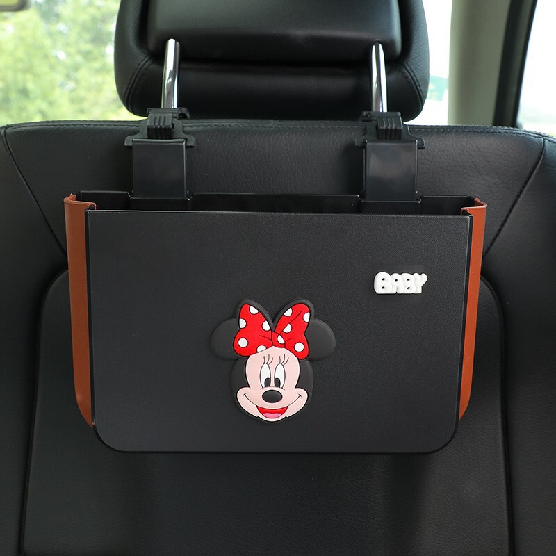 車のゴミ箱の折り畳みネットの赤い車の中でアイデアの後ろの席のかわいいアニメの掛け式の雑物の置物の女性を使います。|undefined