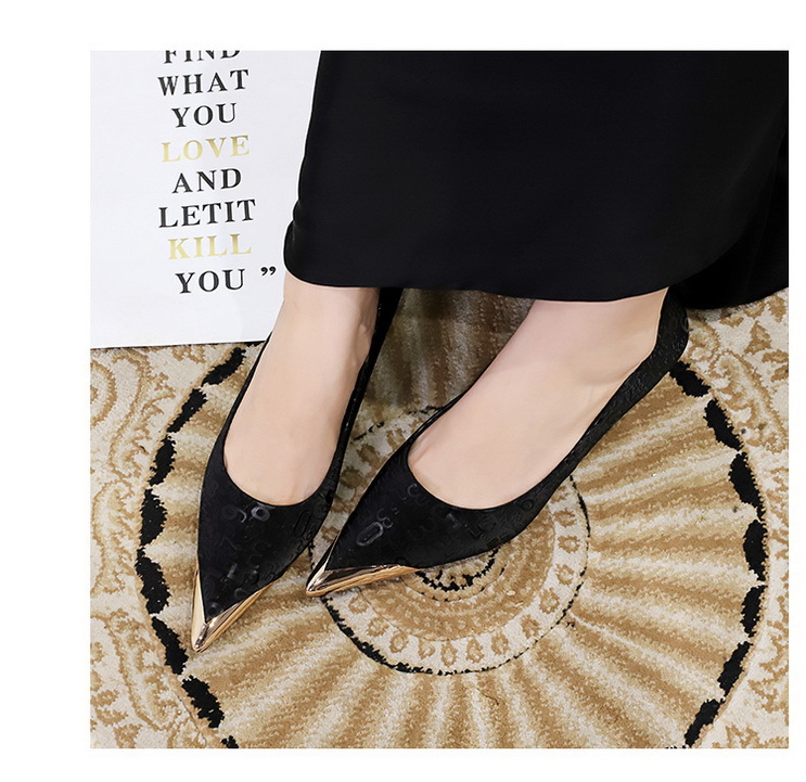 Women's High Heels Pointed Toe Satin Shoes With Metal Detail_voghion.com