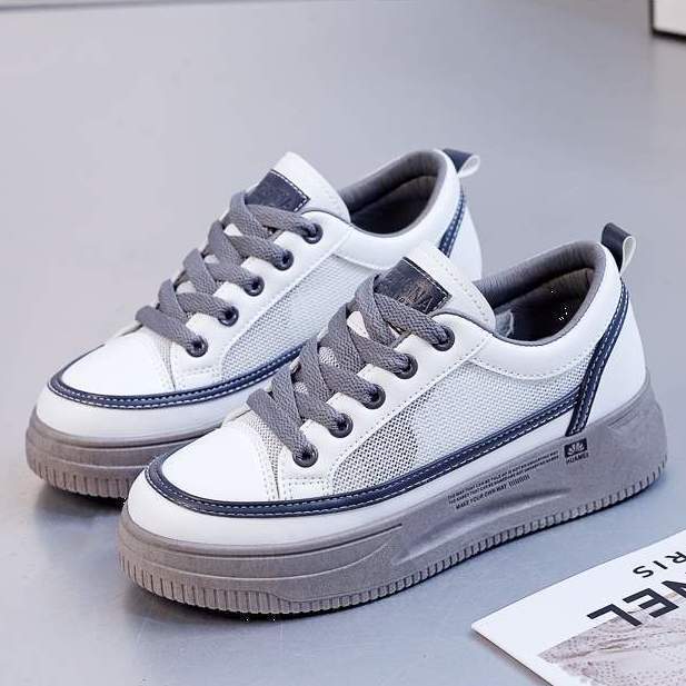 Versión coreana de las zapatillas de deporte de diseño de nicho de ocio para estudiantes, de moda 2024, nuevo estilo Harajuku, estilo de Hong Kong, zapatillas de deporte de fondo plano para mujer