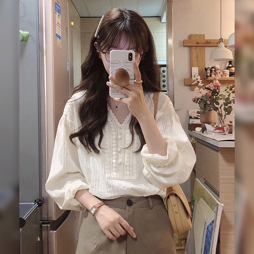 Women's Spring 2025 New Style Lace Blouse for Layering, Unique Design Sensibility, French Sweet and Charming Top