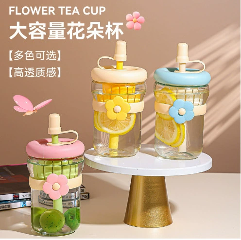 Вместительный ручной стакан с трубочкой