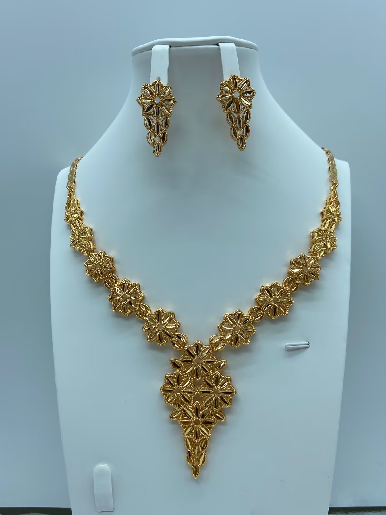 Transfronterizos de moda retro de Oriente Medio conjunto de joyería collar pendientes de boda banquete de bronce de lujo joyería dorada mujer
