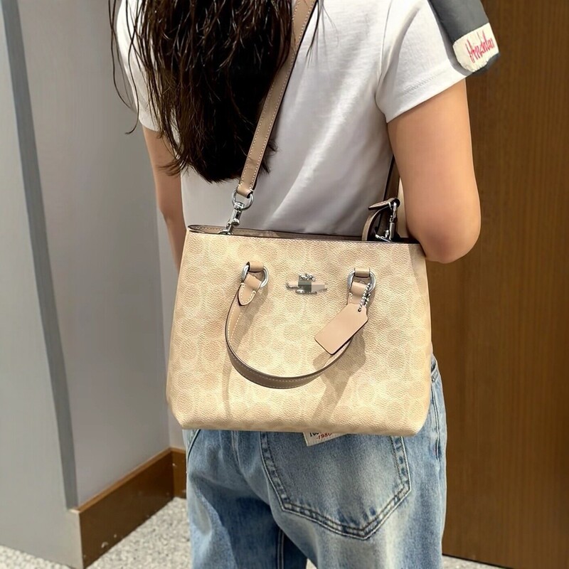 26 New Station Carryall Tote Bag: A classic, stylish, and versatile bag perfect for commuting, worn as a crossbody or shoulder bag, and a trendy choice for women
