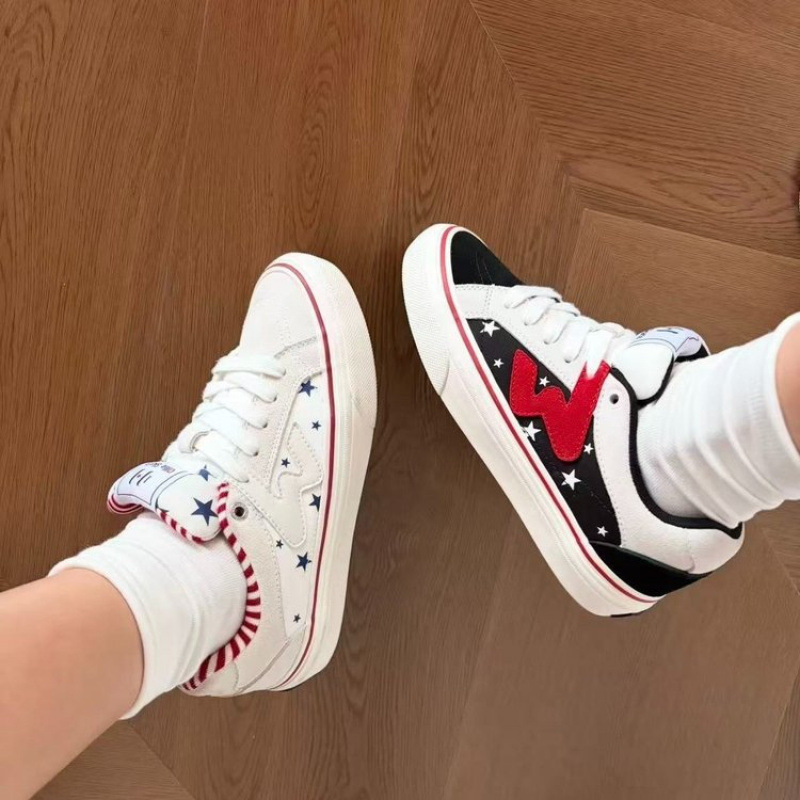 Girls' canvas shoes with star print, color-block design, casual style, 2026 new collection, soft sole, breathable, versatile, trendy, and cool sneakers