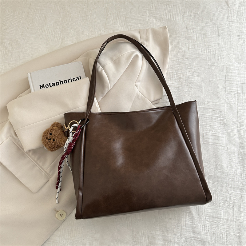 Colgante de cinta marrón oscura