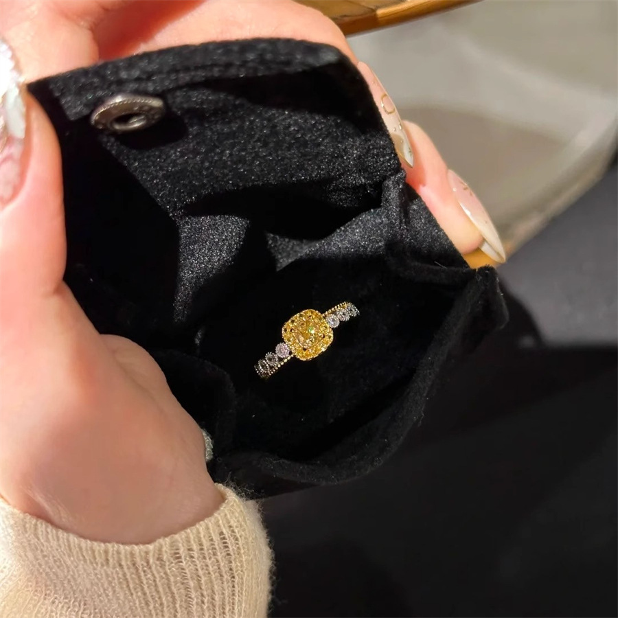 金色方糖鋯石戒指女老錢風小眾時尚招財黃鑽輕奢高級感開口食指戒