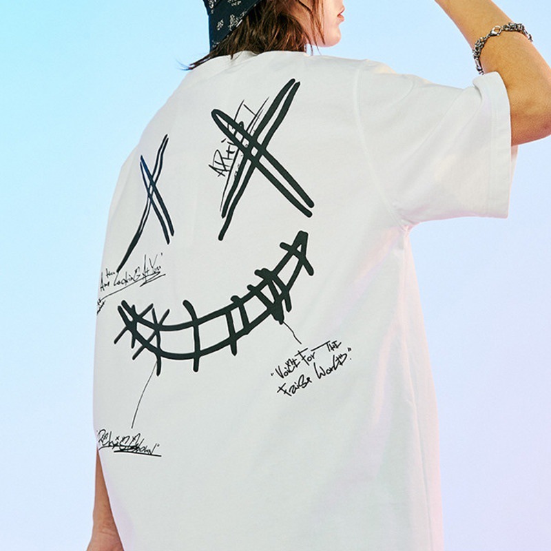 2023 nueva camiseta americana de manga corta para hombres y mujeres de media manga impresa cuello redondo versátil hip hop suelta más tamaño Top moda