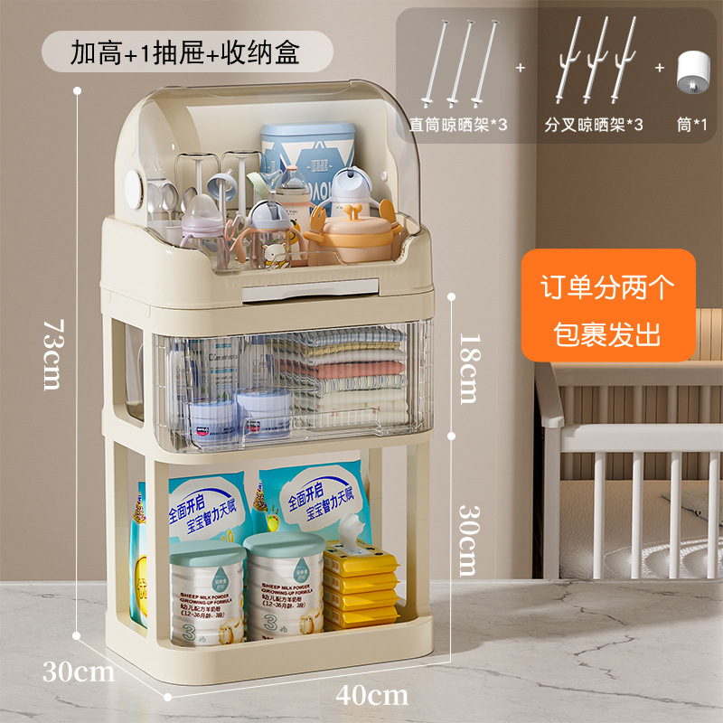 赤ちゃんの哺乳瓶を入れて箱に入れます。赤ちゃんの食器と箸を入れます。