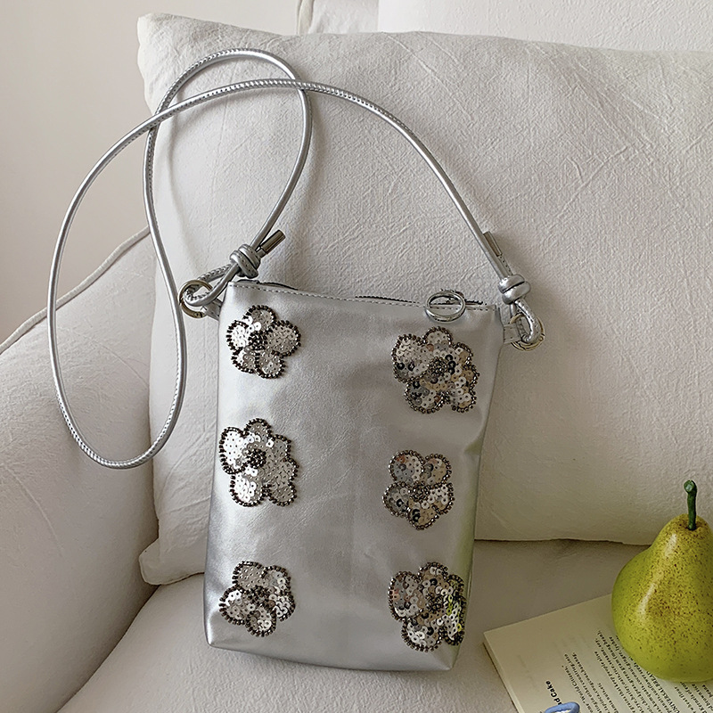 Nicho de sequillas bordadas flores bolsos móviles tendencia diaria versátil exquisita bolsa de mochila pequeña bolsa de moda extranjera
