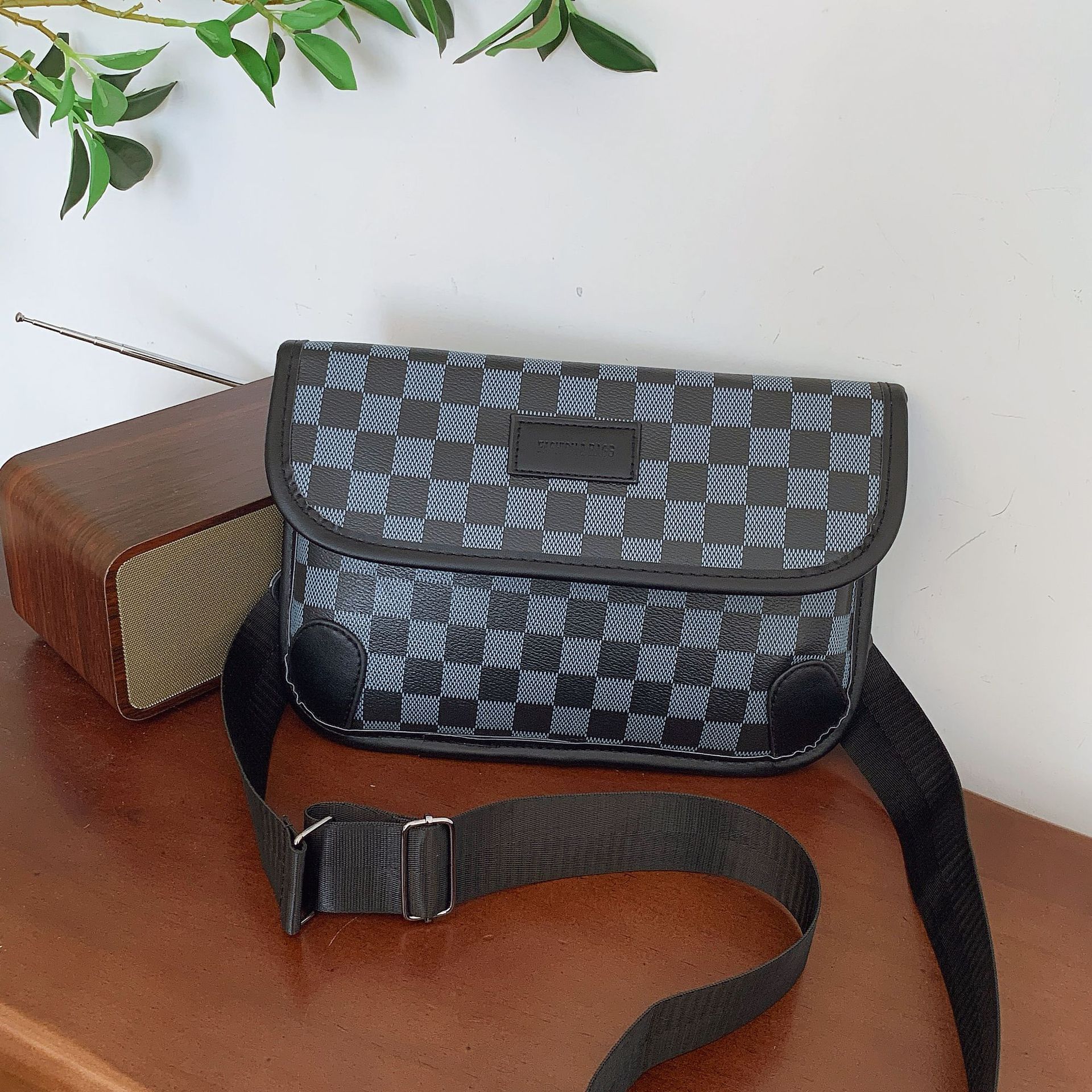 국경 간 폭발 한국 거리 남성 크로스 바디 백 PU 유행 체스보드 체크 휴대 전화 가방 유행 어깨 가방 남성용