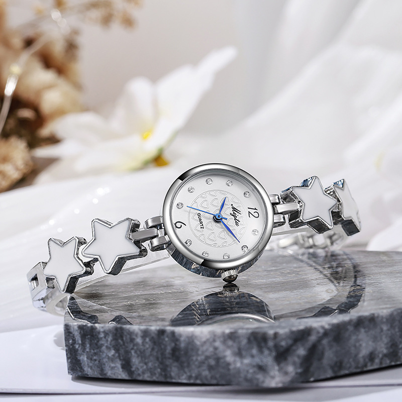 Comercio exterior nuevo reloj de tendencia de moda para mujer reloj de pulsera compacto ropa de temperamento reloj de mujer de todo fósforo accesorios relojes