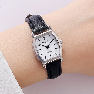 �羳�����Ͱ�κ��sŮ���¿�r��Ƥ��ŮʿʯӢ�ֱ��n���ֱ�S�Ұl