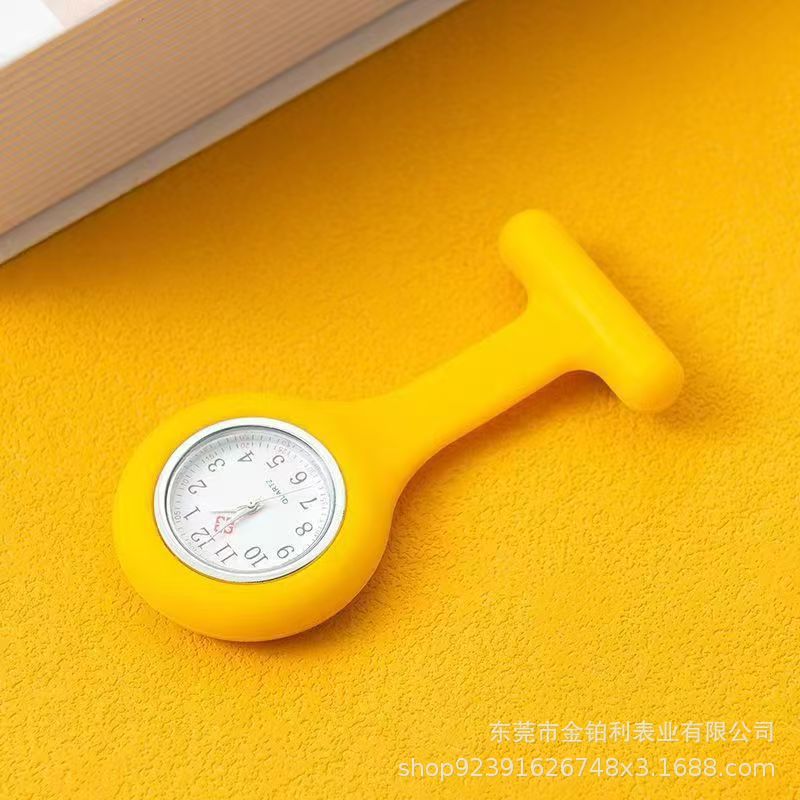 Venta directa de fábrica comercio exterior dibujos animados unisex cuarzo retráctil silicona reloj de enfermera examen de estudiante reloj de bolsillo simple