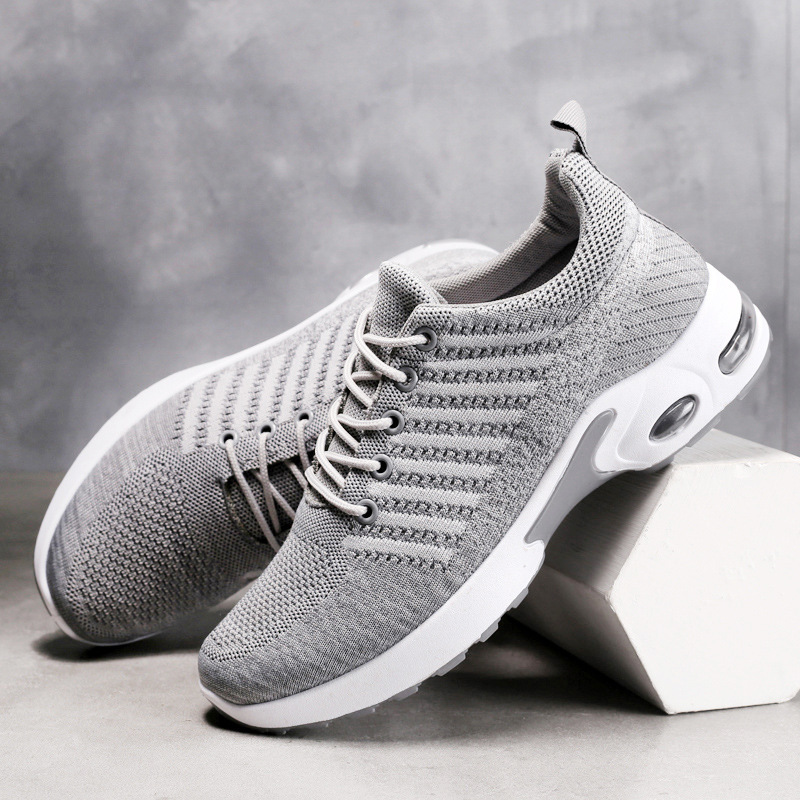 Nuevas tendencias coreanas de estilo masculino zapatos deportivos 2025 zapatos de malla de vuelo zapatos de carrera ligeros zapatos casuales transpirables